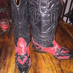Red and black ladies fashion boots 7.5
